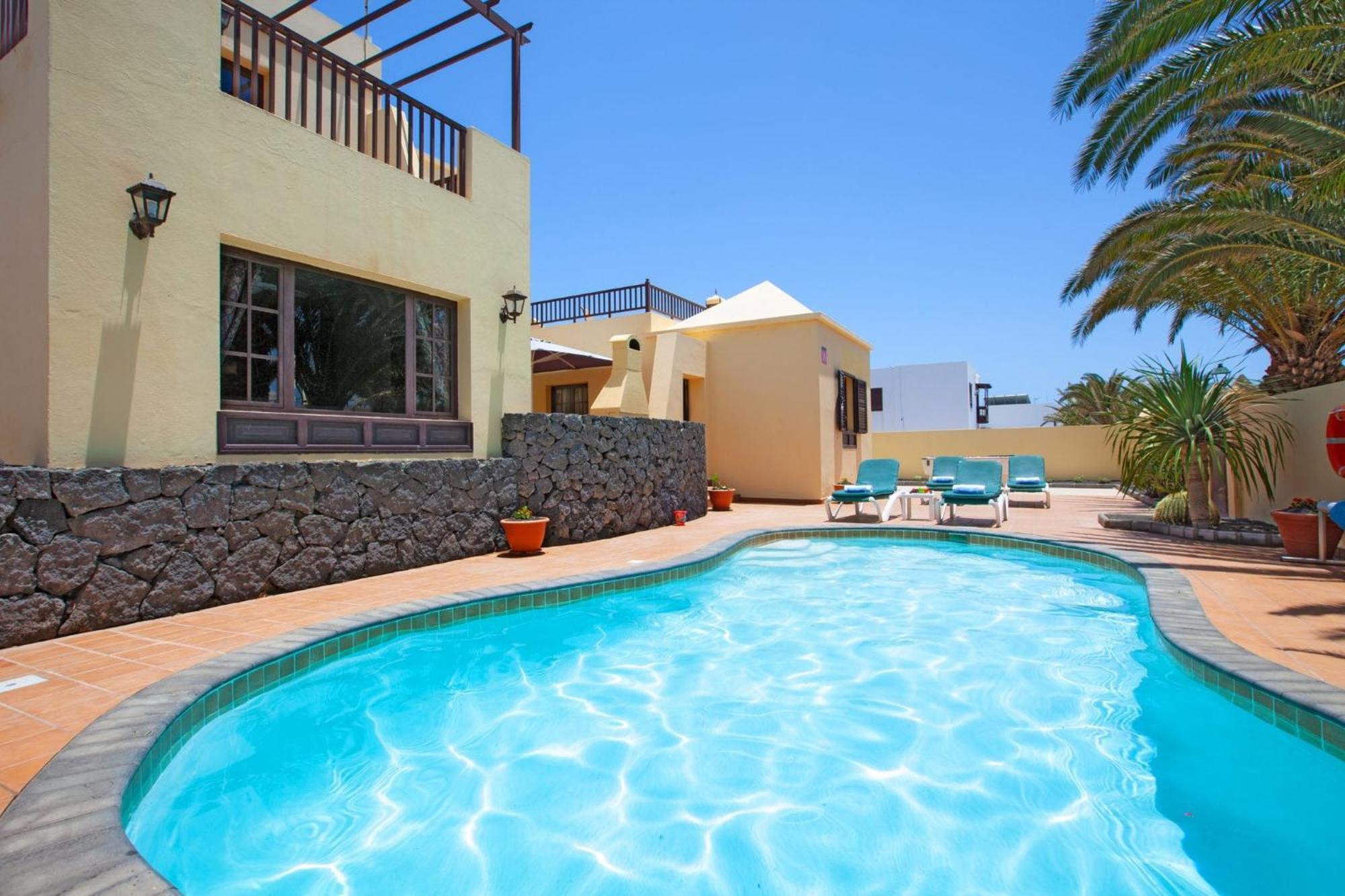 Ellen - Lovely 4 Bedroom Large Pool Area Wifi * Costa Teguise
