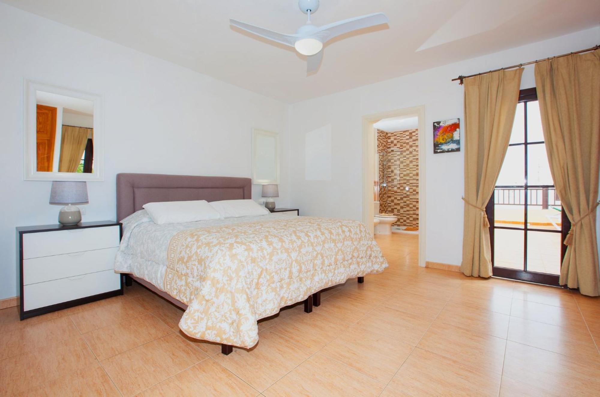Ellen - Lovely 4 Bedroom Large Pool Area Wifi Villa *