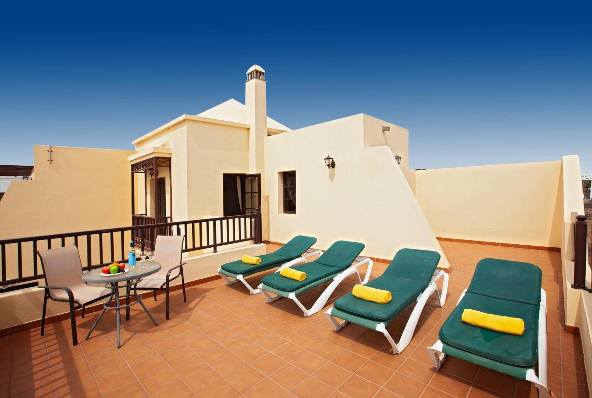 Villa Ellen - Lovely 4 Bedroom Large Pool Area Wifi