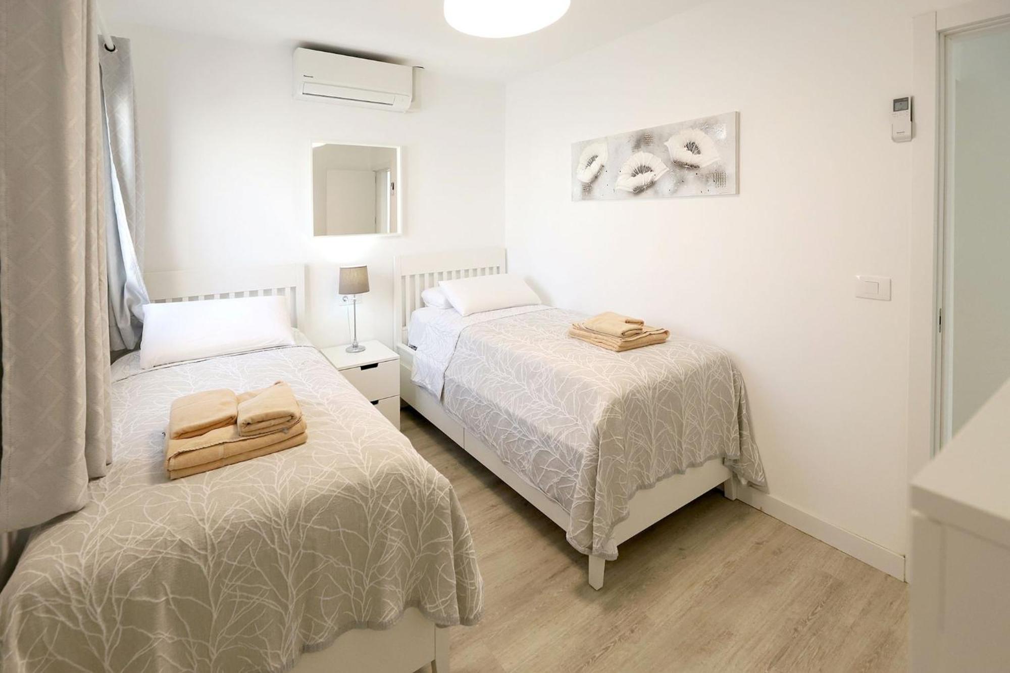 Villa Graceful 5 Bedrooms Vega Del Carmen Distant Sea Views