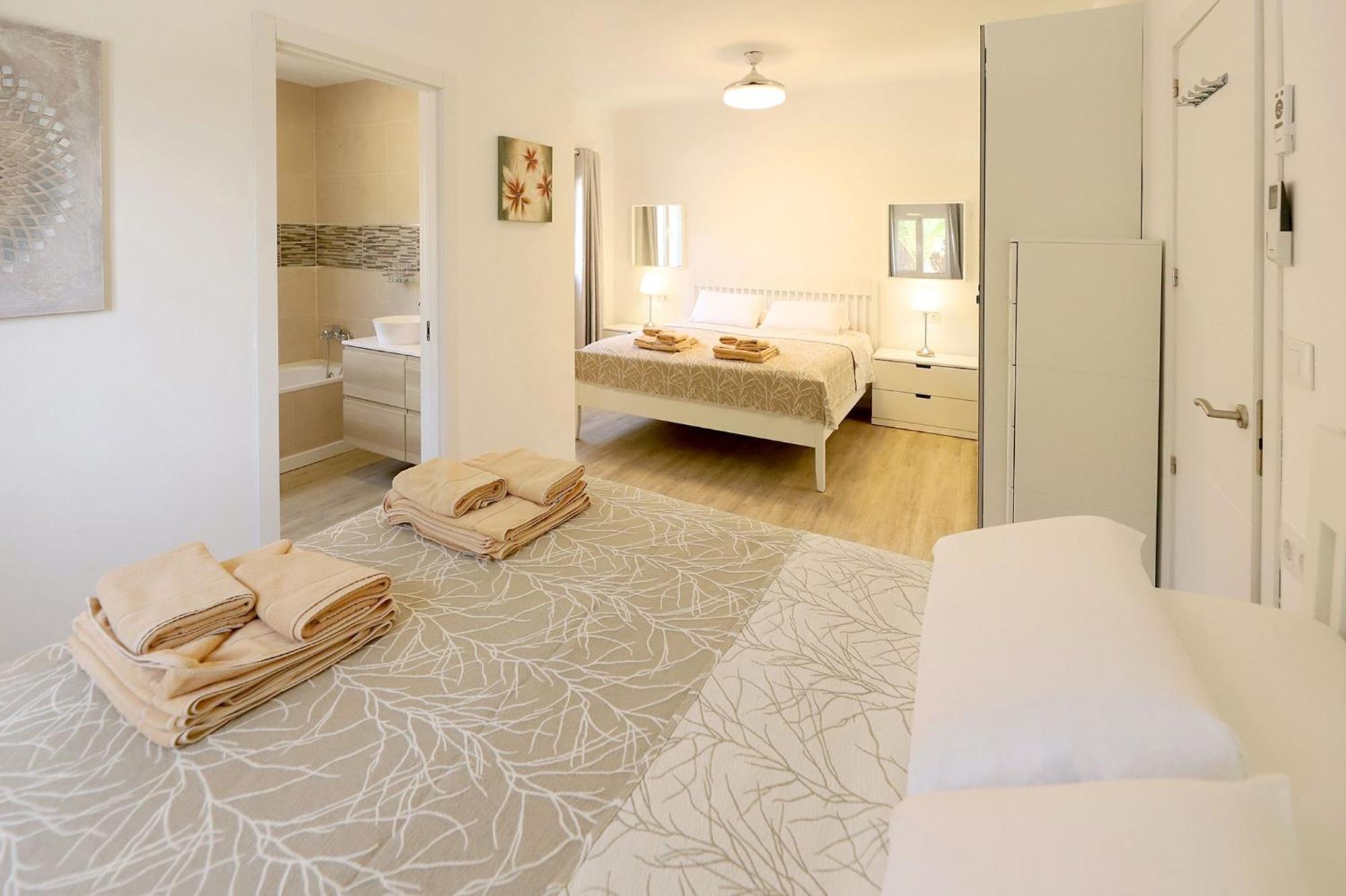 Graceful 5 Bedrooms Vega Del Carmen Distant Sea Views Villa *