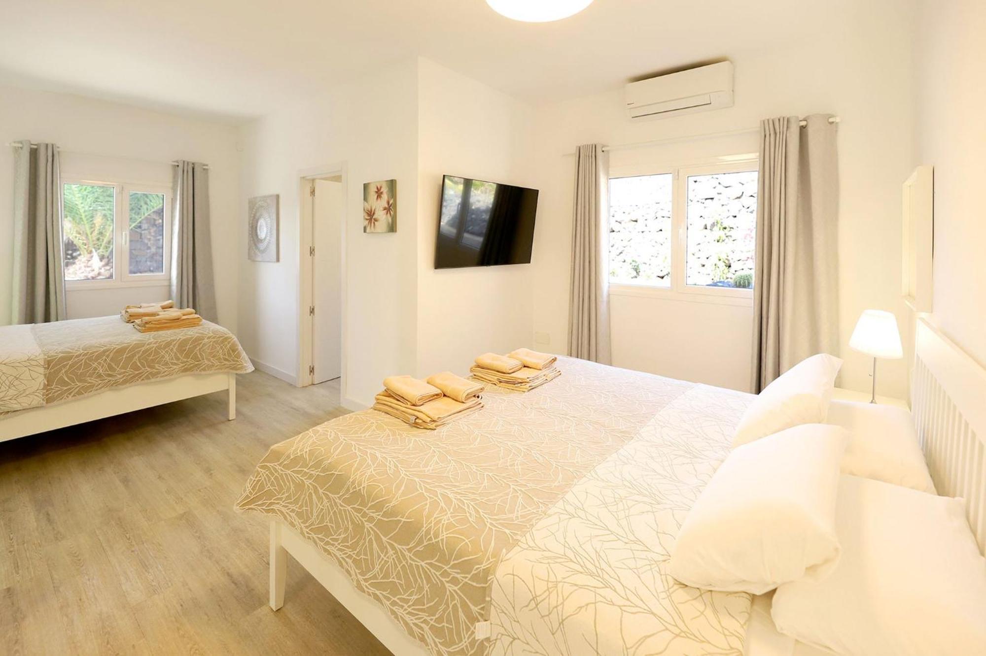 Graceful 5 Bedrooms Vega Del Carmen Distant Sea Views Villa Puerto del Carmen (Lanzarote)