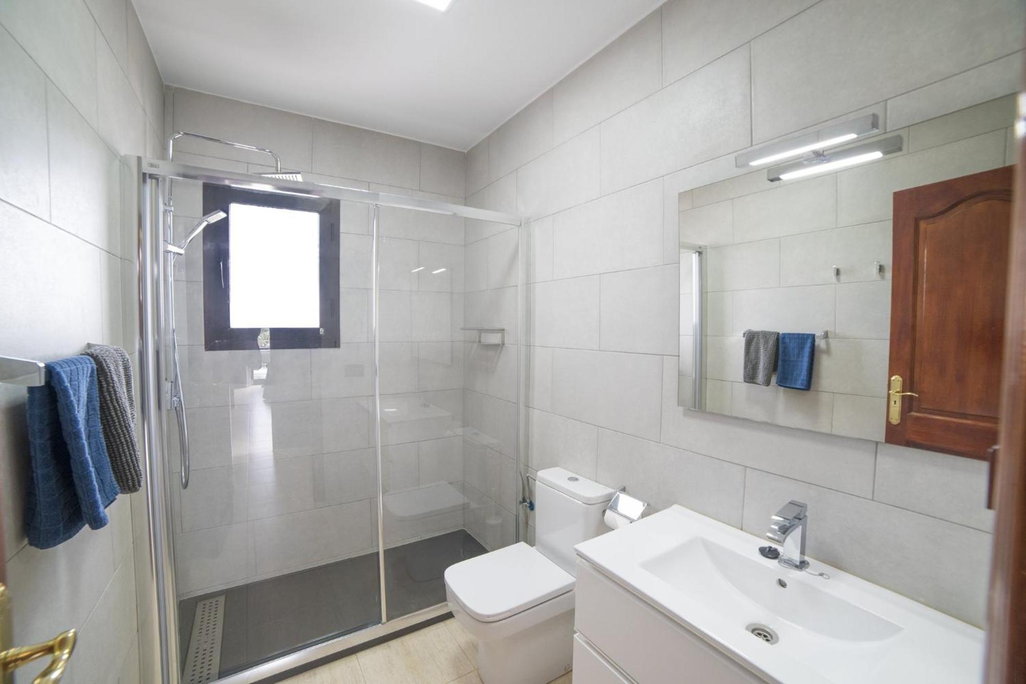 Villa Extraordinary 3 Bedrooms Naraku Spacious Sun Terrace Outdoor Pool, Hot Tub And Bbq