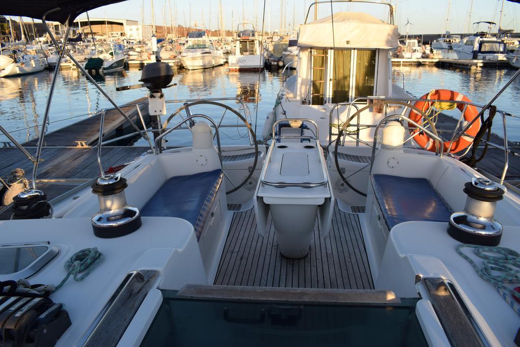 Velero Babu Hotel en barco