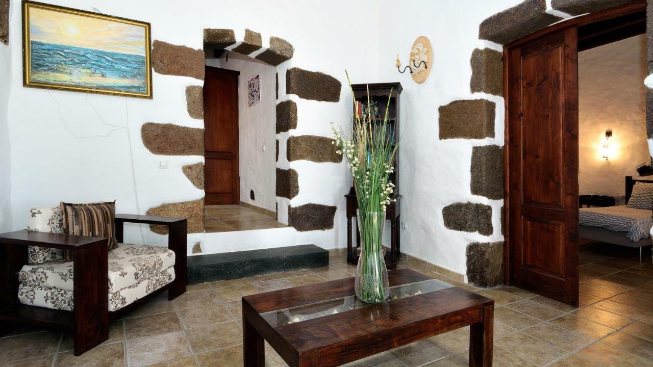Lucia - La Lava Country house *