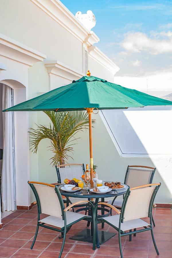 & Terrace 4d *