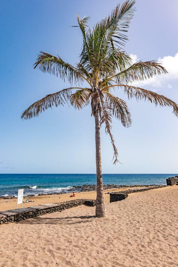 Playa Roca Penthouse. Great Sea Views! Costa Teguise