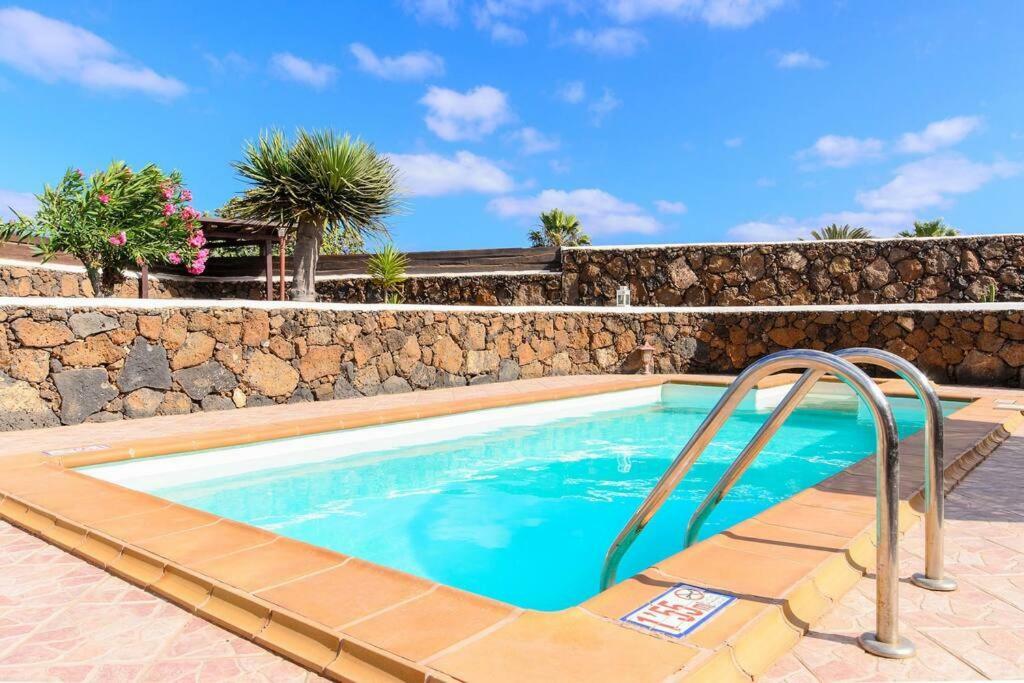 El Caserio De Gueime Con Piscina Climatizada Country house *