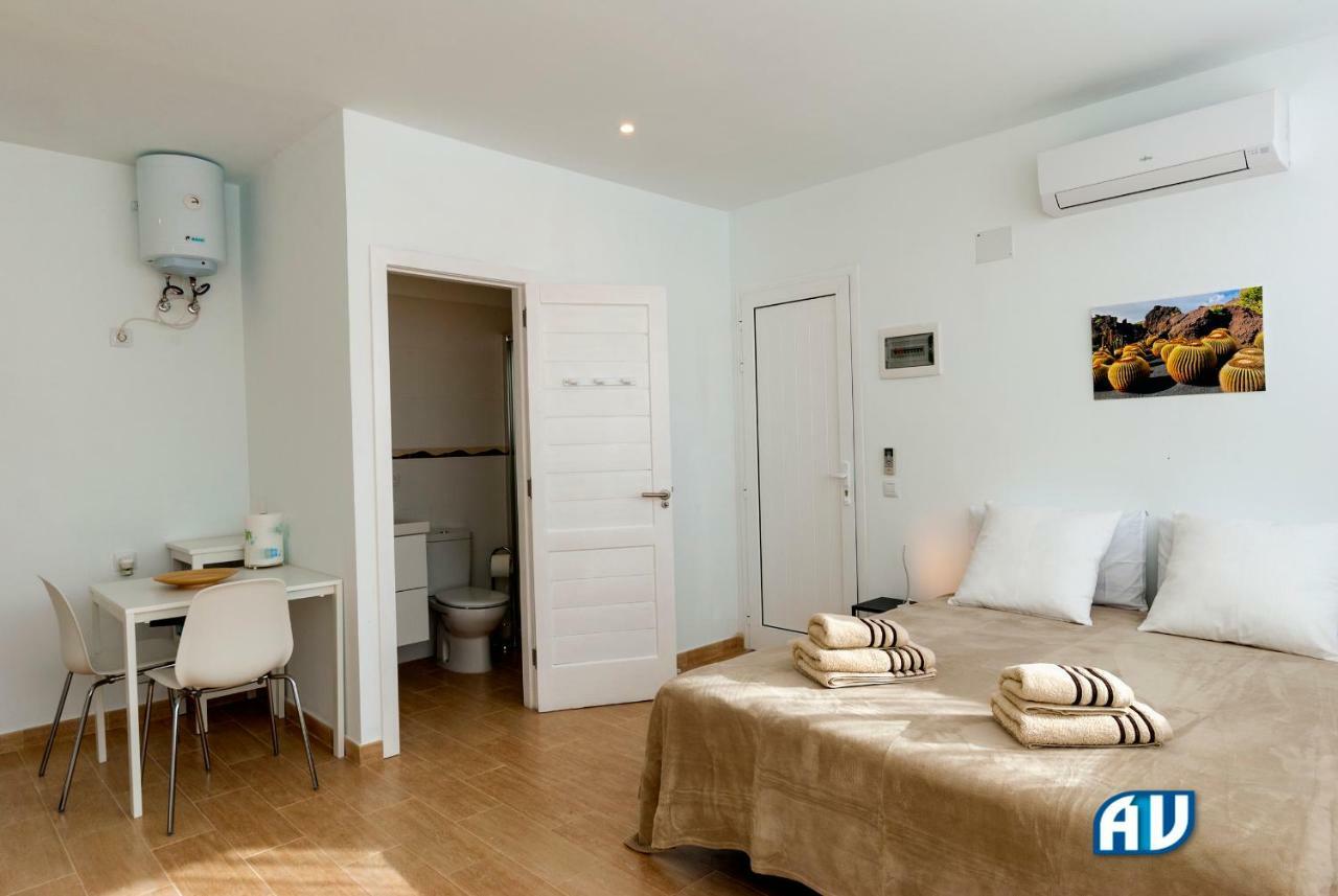 Modern & Bright With Separate Studio - El Guanche Villa