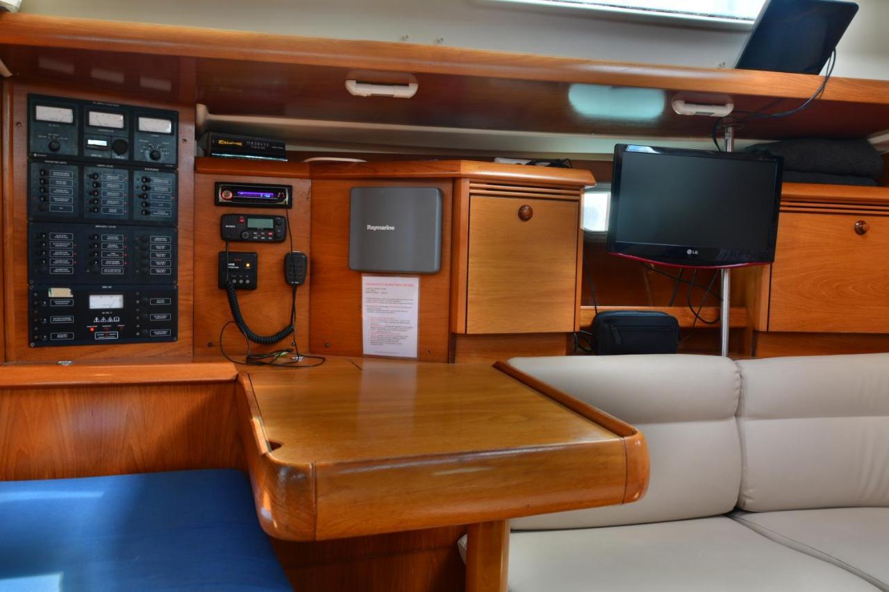 Velero Babu Hotel en barco