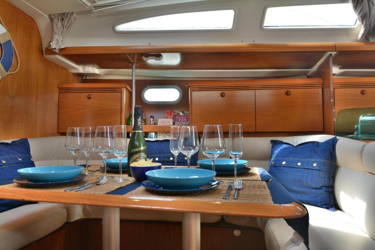 Hotel en barco Velero Babu