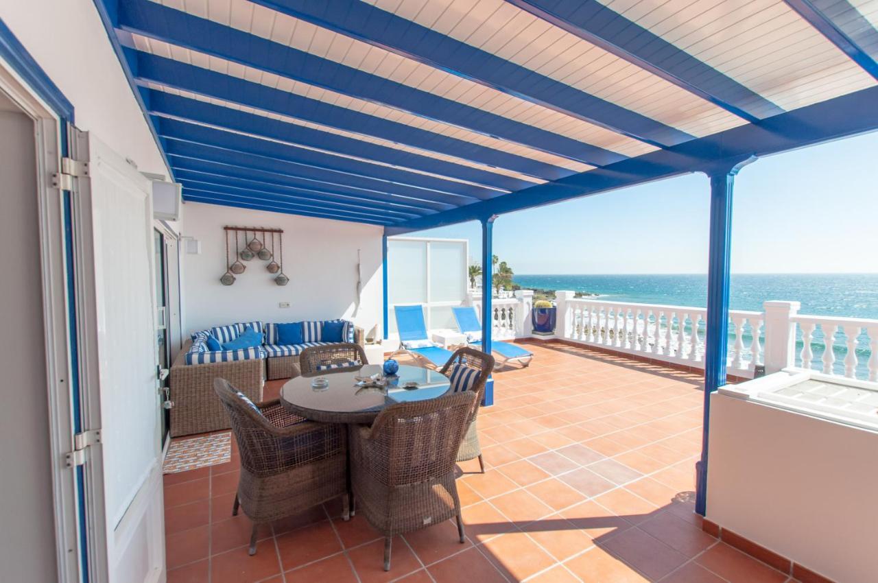 Seaview Coastal On Front Line With Amazing Sea Views And Large Terrace Villa Puerto del Carmen (Lanzarote)