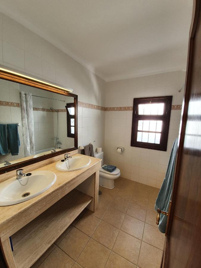 2 Bedroom 'the Bungalow' With Private Heated Pool. *