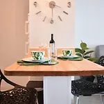 Holyhome Grey Apartment