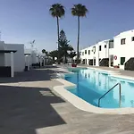 Relax & Pool Next To The Beach Apt