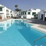 Relax & Pool Next To The Beach Apt