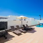 Beautiful 2-Bed Villa In Playa Blanca -Rosa Blanca