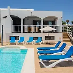 Stunning 6-Bed Villa In Playa Blanca