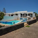 Stunning 6-Bed Villa In Playa Blanca