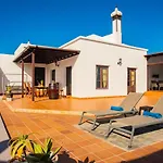 Eslanzarote Acoruma House, Super Wifi, Heated Pool