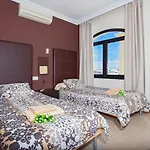 Riviera Park, Central 2 Bed Apartment