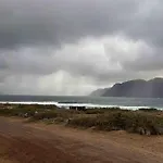 Famara, Apto. En Zona Tranquila A 200M Del Mar.