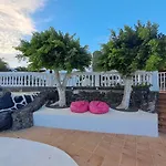 Comfortable Cleo Apartment With Large Terrace