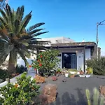 Apartamento Con Terraza Y Jardin