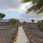 Calypso, apartamento completo con vistas al mar y a la piscina en Costa Teguise