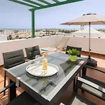 Apartamento Om Con Piscina Y Vistas Al Mar