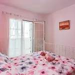 Bright Apartment 5 Minutes Walking From The Beach