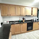 3 Private Rooms - 3 Habitaciones Privadas Shared Duplex Gara With Private Pool