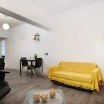 Piso Leon Y Castillo