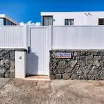 Villa Flaminia - Jacuzzi And Foosball - Just 400M From The Beach By Lanzarote Vacation Homes