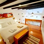Luana House