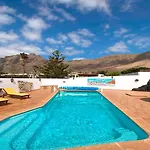 Bungalow Allende Famara Con Piscina Privada Y Ac