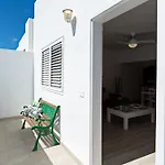 2Br Terrace Home - 10 Min Walk To The Beach