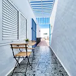 Casa Rame Beachfront, Amazing Seaview, Air-Con