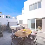 Villa Renata With Private Heated Pool And Hot Tub