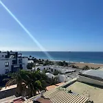 Stunning 2 Bedroom Duplex Close To Main Beach With Seaviews