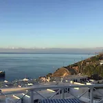 Stylish And Modern Studio With Stunning Sea Views