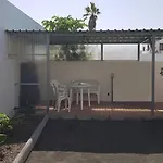 Casa Roja 1 Tias - Quiet Resort, Central, Parking