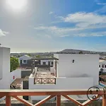 Villa Mauruuru - 10 Minutes Walking To Marina Rubicon, Heated Pool, Bbq & Office Space With Desk And High Speed Internet