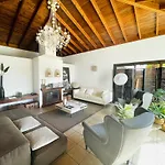 Kalufa Surf House