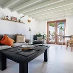 Balcon Botanico - Shared Pool - Central Island Location - 10 Mins Drive To Famara And La Santa