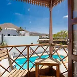 Balcon Botanico - Shared Pool - Central Island Location - 10 Mins Drive To Famara And La Santa