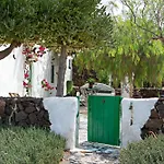 Bohemian Art House - 2Br In Yaiza & Garden