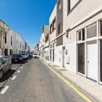 Arrecife Modern House - Renovated & Cozy