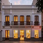 Flora - Panasco Suites