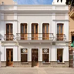Flora - Panasco Suites